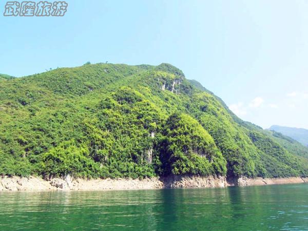 芙蓉江景點之“青蟒過江”