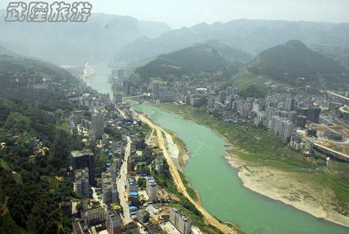 武隆山城，烏江穿城而過。