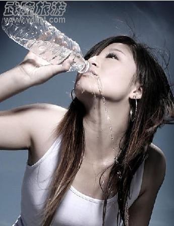 喝水太多也會中毒，注意健康飲水