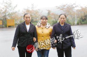 三個農(nóng)家女有幸參演《變4》從左到右：何魚瓊、倪素蓉、田應瓊。