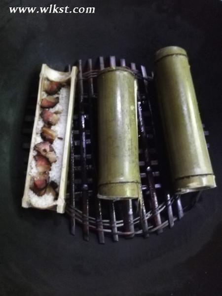 竹筒飯出鍋了，臘肉味道都侵入米飯了，非常好吃