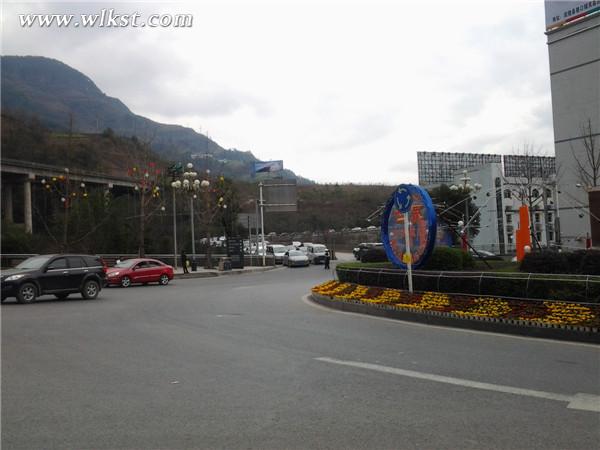 武隆進城轉(zhuǎn)盤 交警采取分時段放行  武隆旅游  仙女山