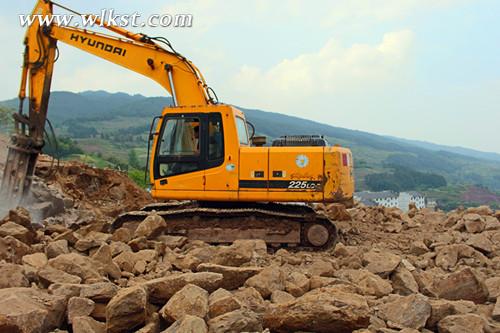 修建登山步道現(xiàn)場