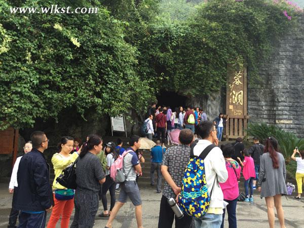 國強則民富 9.3數(shù)千人暢游武隆芙蓉洞彰顯祖國繁榮