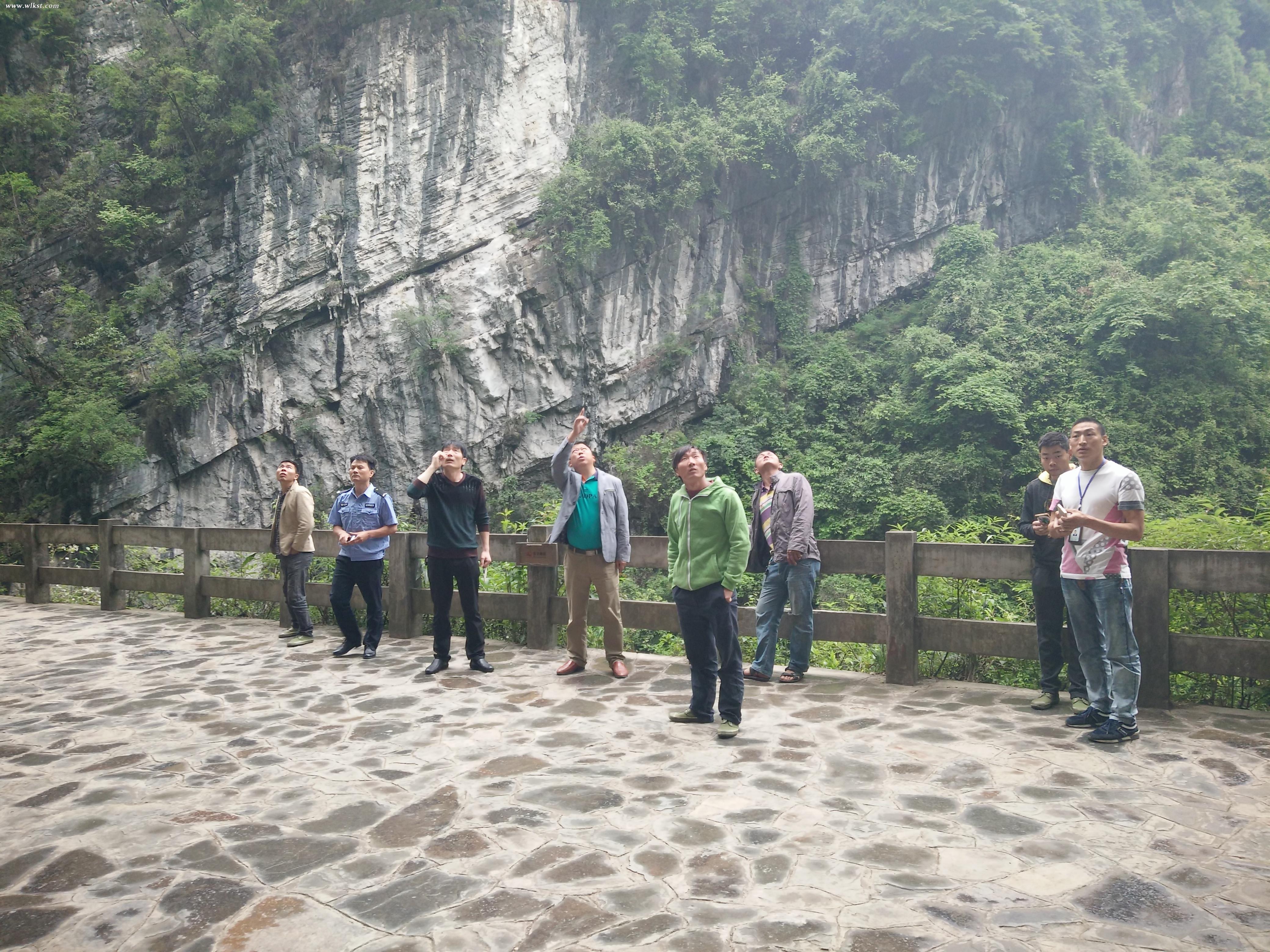 專業(yè)排危公司對景區(qū)重點部位開展排危工作