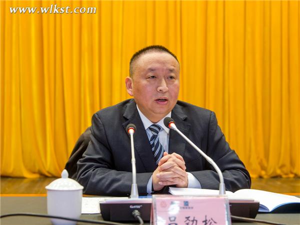 公司董事長(zhǎng) 呂勁松作指示 (王俊杰/攝)