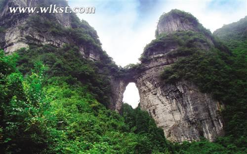 武隆“仙女”曼妙舞翩翩 “白馬”奮蹄再揚(yáng)鞭