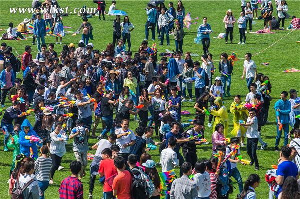 2017武隆仙女山國際風(fēng)箏季在仙女山大草原拉開帷幕