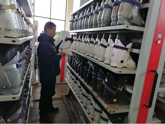 滑雪設(shè)備維護