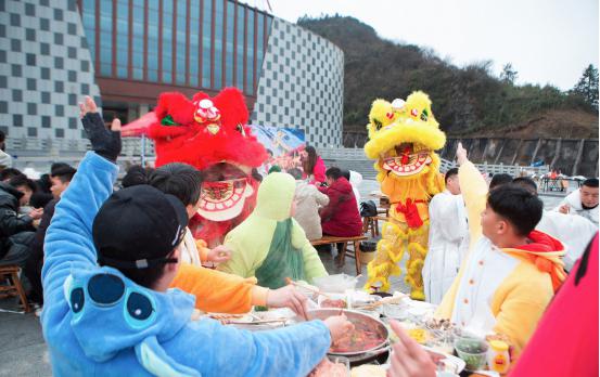 團(tuán)團(tuán)圓圓過春節(jié)