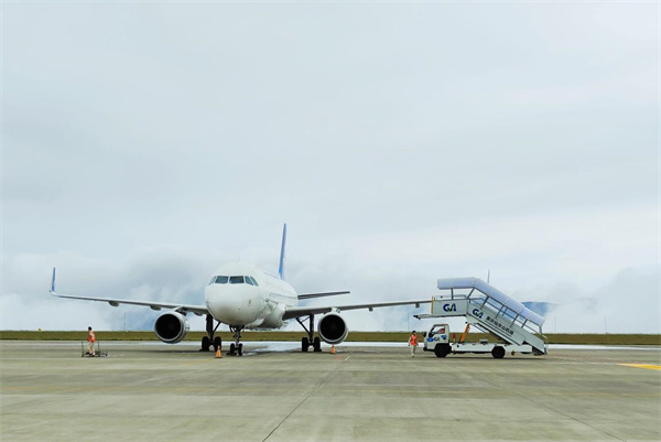 飛機降落仙女山機場