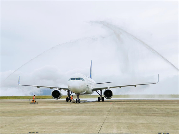飛機過水門