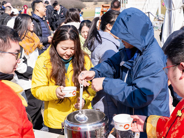 景區(qū)為游客免費提供湯圓